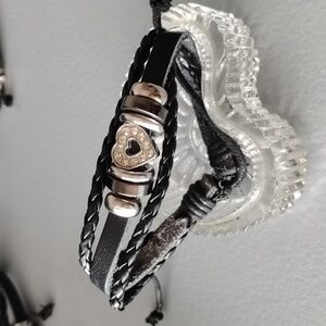 Fashion Jewelry Black and Silver Heart Bracelet